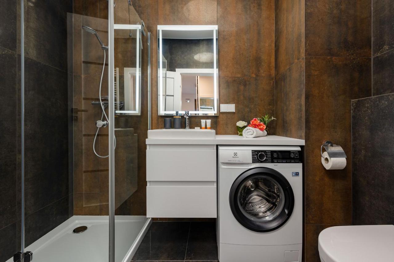 Srodmiescie Warsaw Muranow Apartments With Parking By Noclegi Renters Exterior foto